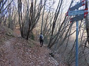 48 Al bivio teniamo a dx il sent. 597 per Frerola